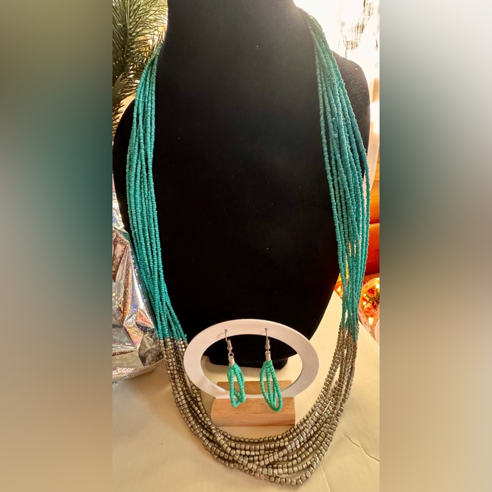 Gorgeous VTG 🩵Turquoise🩵 and Silver Seed Beaded Dramatic Necklace Set